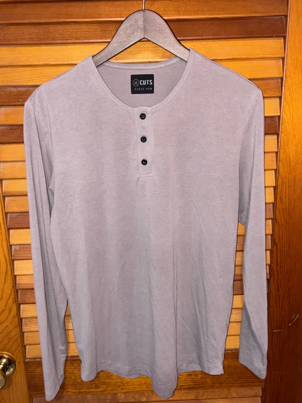 Cuts AO Long Sleeve Henley Curve Hem - size medium